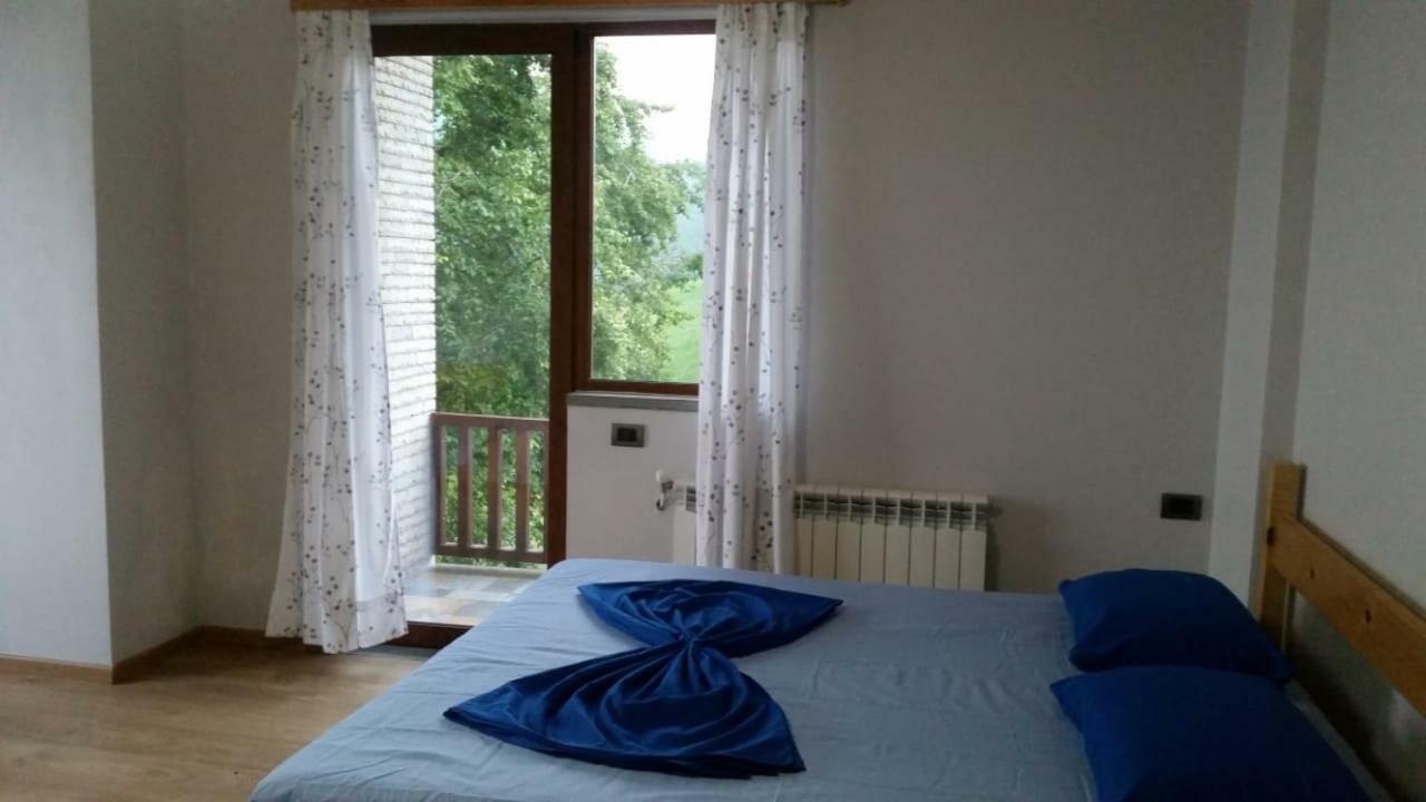 Bujtina E Tomorrit Hotel Ujanik Eksteriør billede