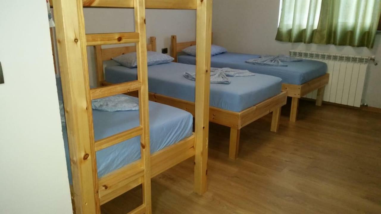Bujtina E Tomorrit Hotel Ujanik Eksteriør billede