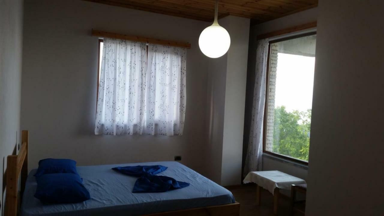 Bujtina E Tomorrit Hotel Ujanik Eksteriør billede